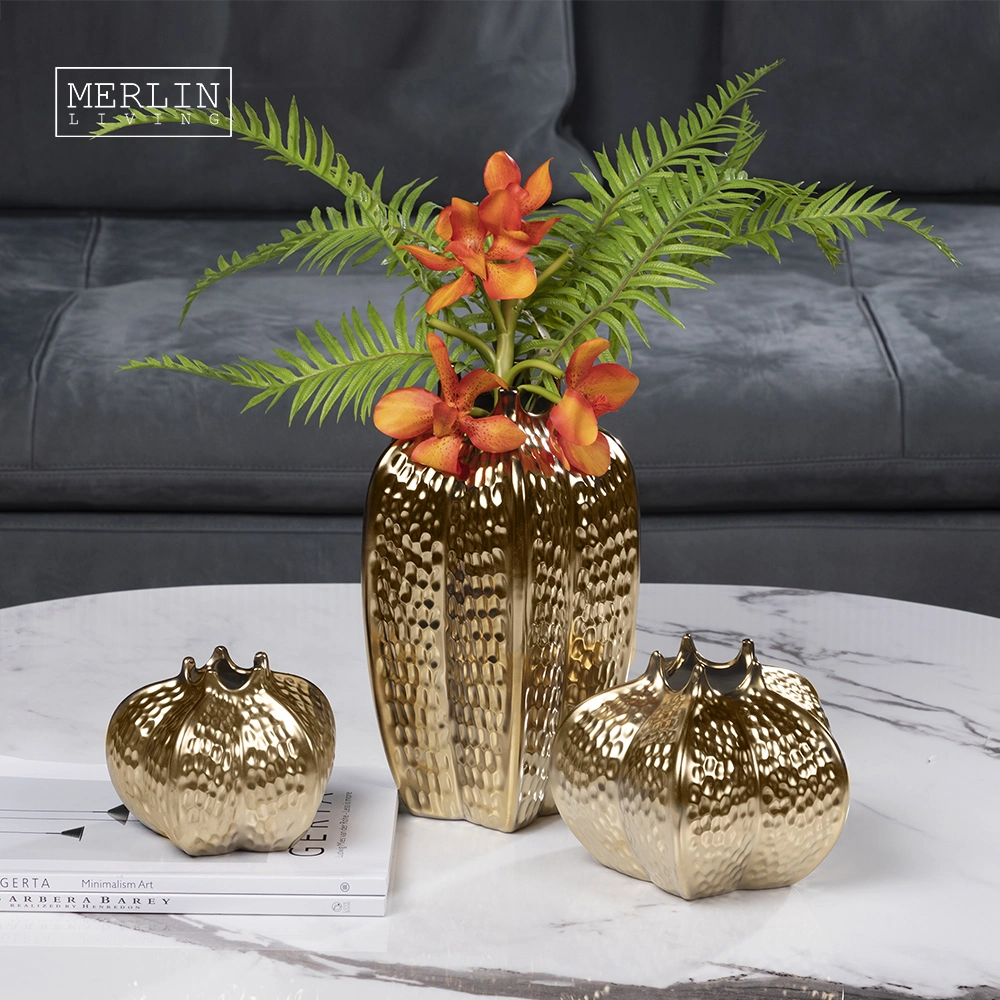 Merlin Living Textured Crown Angular Gold Vase Modern Ornate Luxury Gold Home Ornament Tabletop Gilded Vasen with Flower Vase